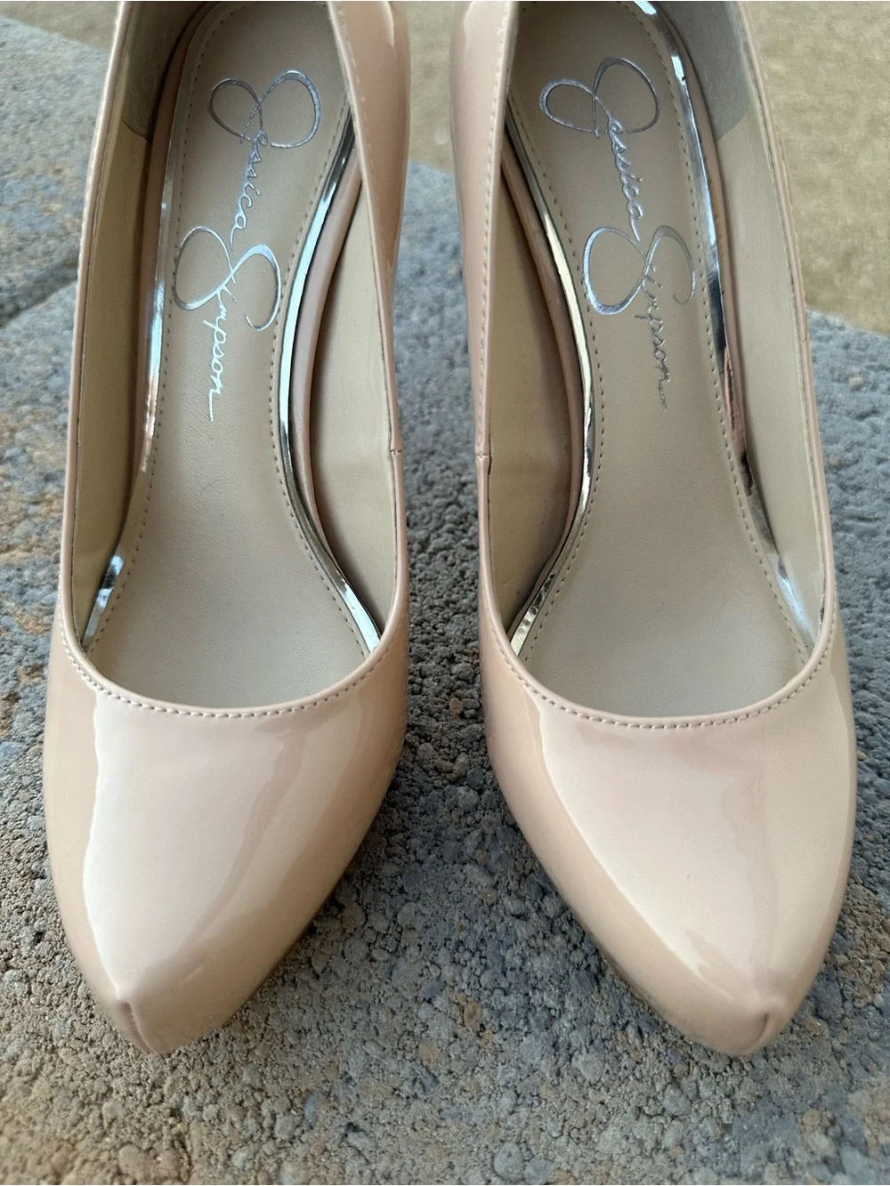 Jessica Simpson Parisah Platform Pump in a glossy beige patent finish Size 6.5M